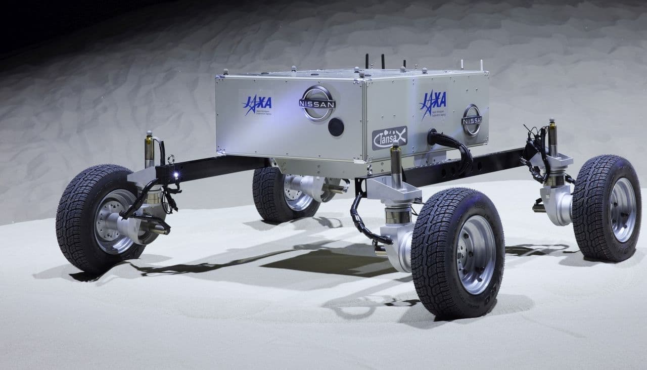 日産自動車が月面探査車の試作機を公開 「リーフ」のモーター制御技術と「アリア」のe-4ORCEを応用