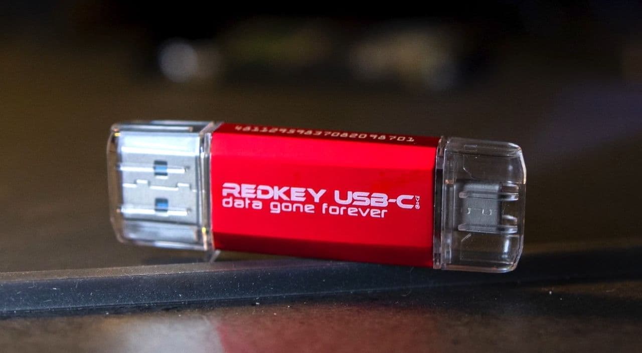ストレージ内のデータを消去する「Redkey USB V4」