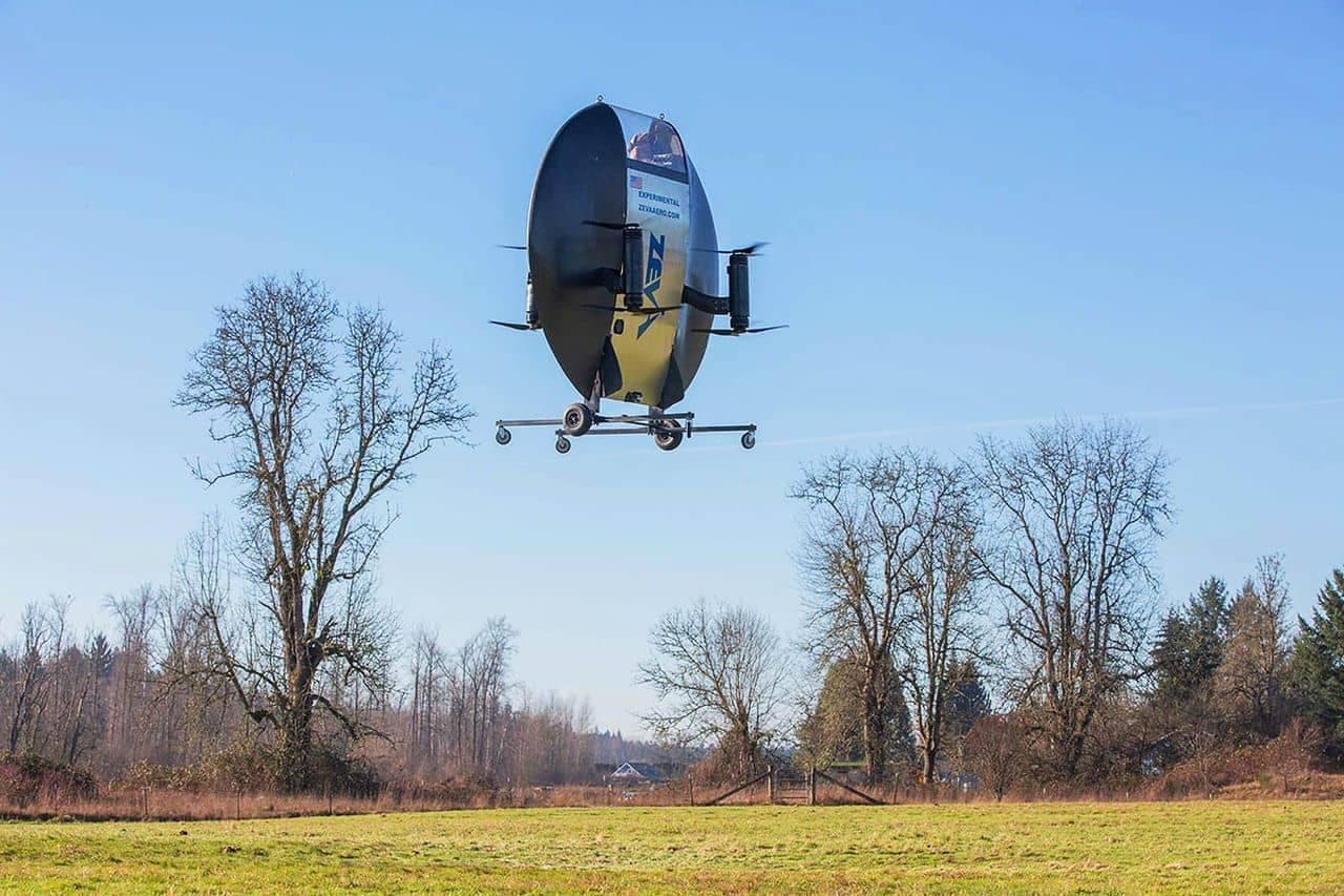 UFO型の電動VTOL ZEVA「ZERO」垂直テイクオフと着陸のテスト飛行に成功 