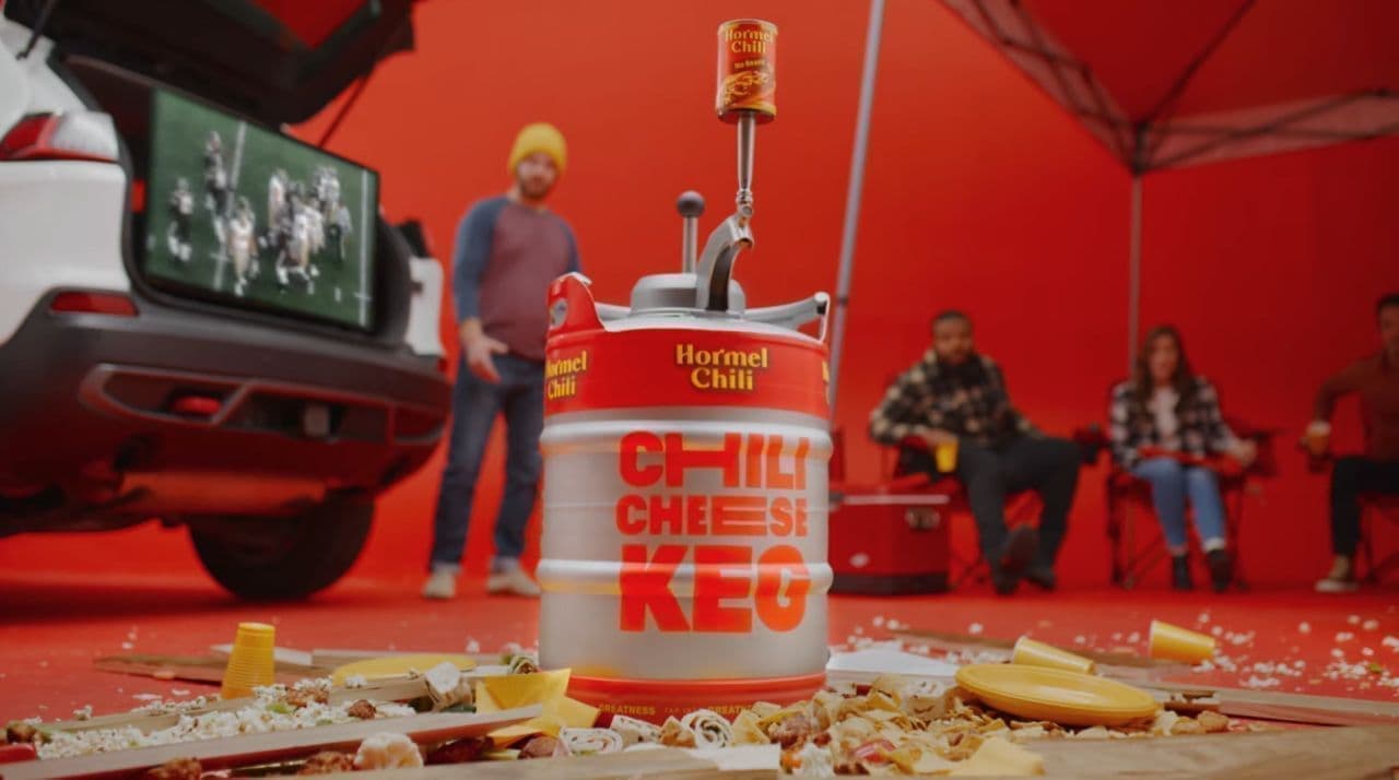 チリチーズディップを樽でプレゼント！「チリチーズ ケグ」をスーパーボウル観戦向けに