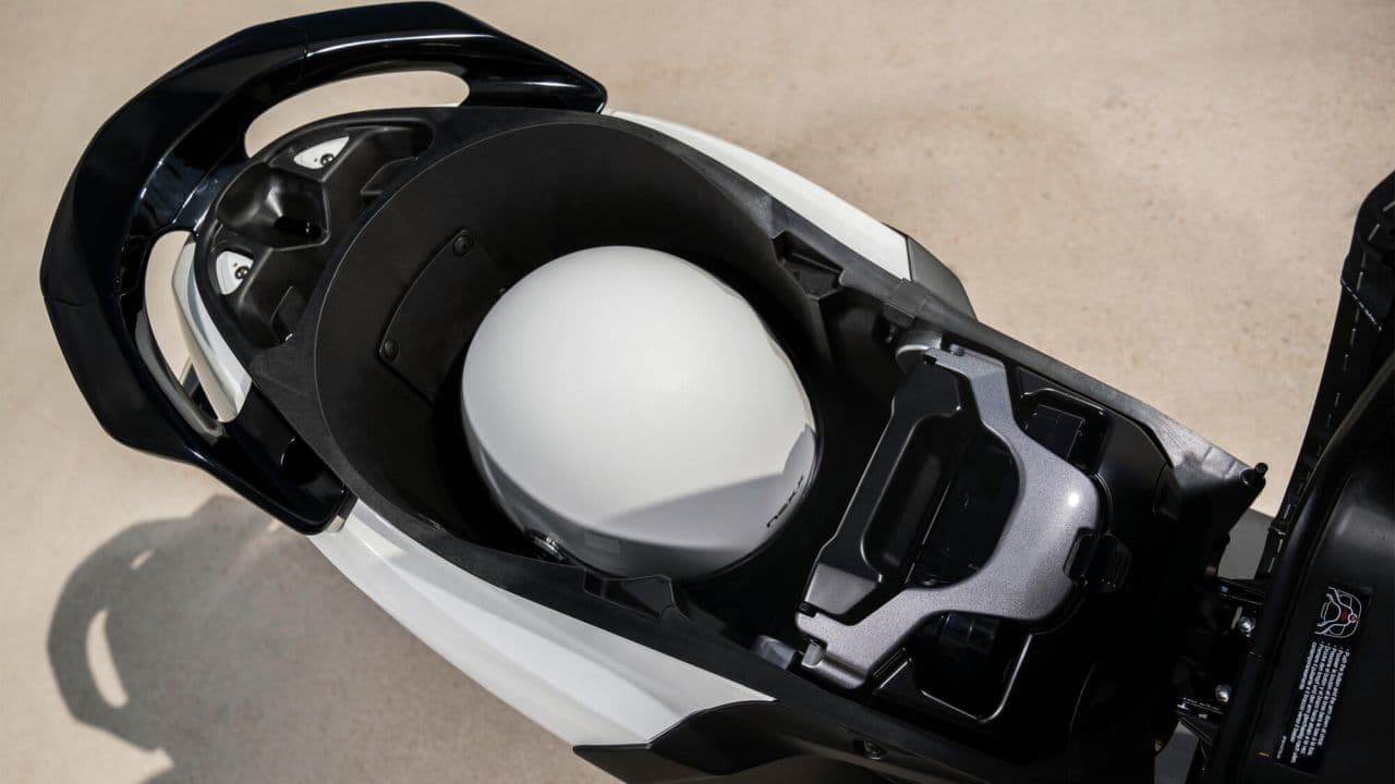 ヤマハが電動スクーター「NEO'S」を欧州で発売 インホイールモーター「YIPUII」を搭載
