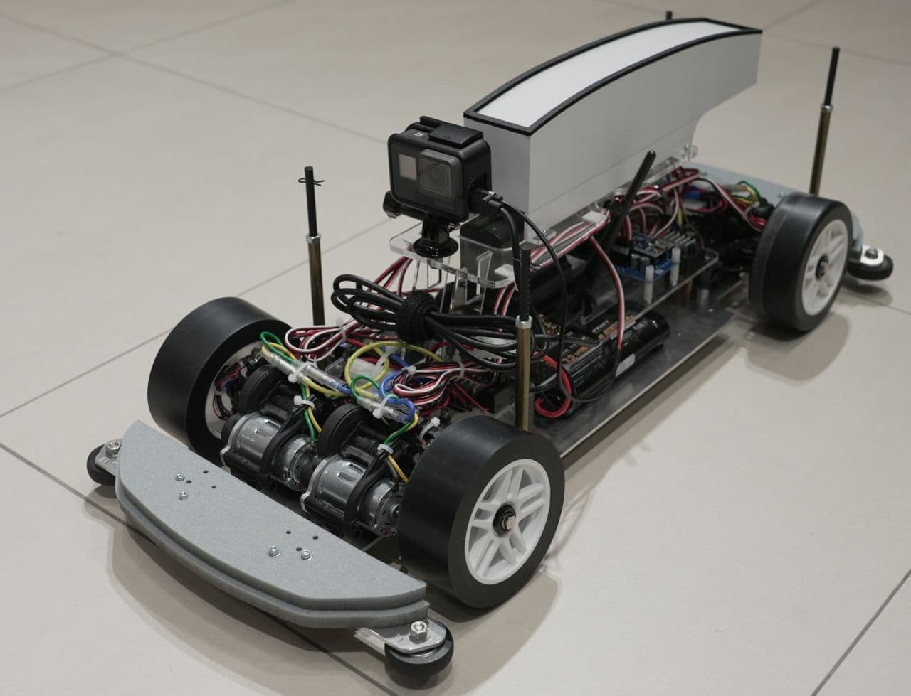 日産自動車 電動駆動4輪制御技術を体感できる「e-4ORCE ラジコンカー」を開発 3月18日から日産グローバル本社ギャラリーで公開