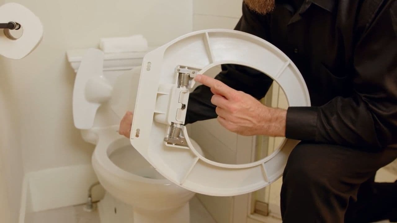 トイレの床掃除が楽になるかも？ ― 座るのは嫌な男性の味方な便座「トゥルー トイレット」