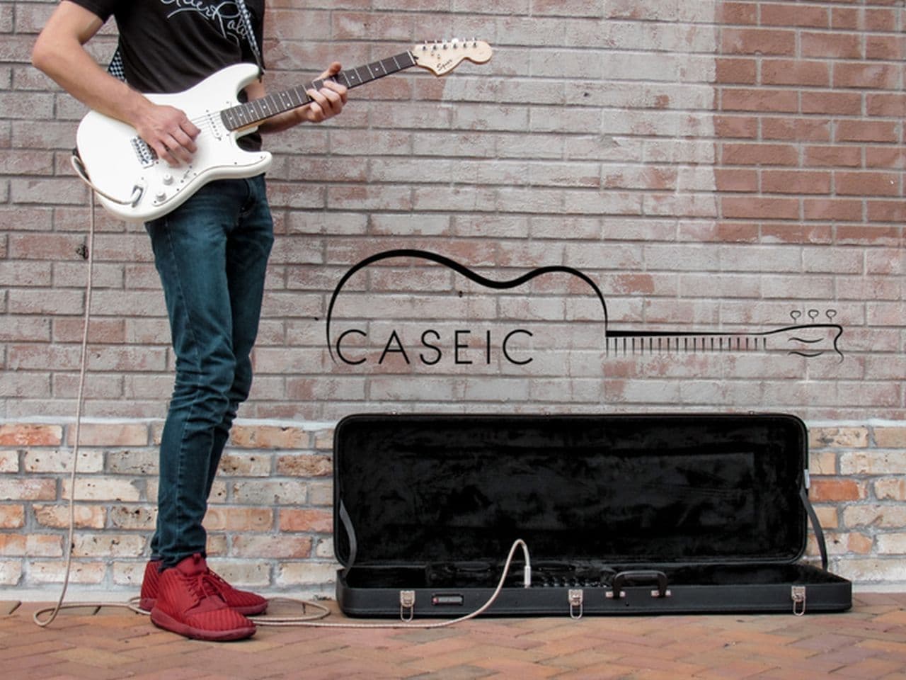 アンプを装備したギターケース「Caseic」