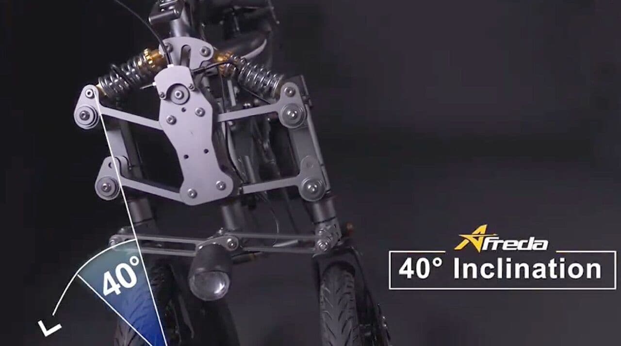 フロント2輪の電動バイク「Afreda S6」登場！ 車体を傾けて曲がれる＆1秒で折り畳める