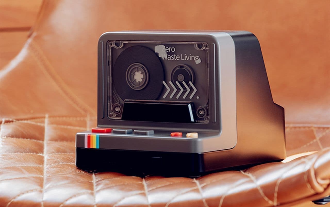  ポラロイドカメラ型でカセットテープがデザインされたBluetoothスピーカー「Magnetic tape box」