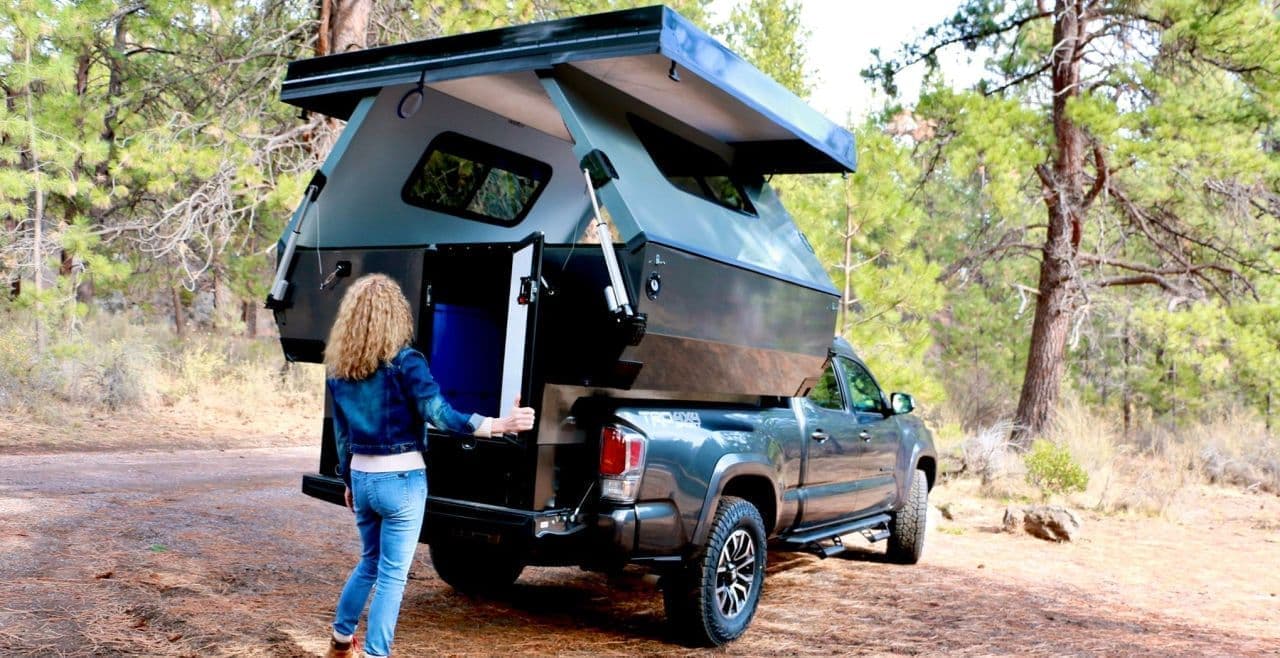 ピックアップトラックをキャンピングカーにする「Camper」 移動のしやすさと居住性の高さを両立させた折り畳み式ハードシェル