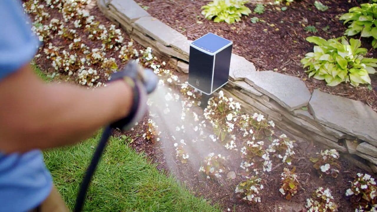 充電のいらないBluetoothスピーカー ソーラーパネルを装備した「Lodge」 電源・配線が不要なのでベランダや庭に置きっぱなしにできる