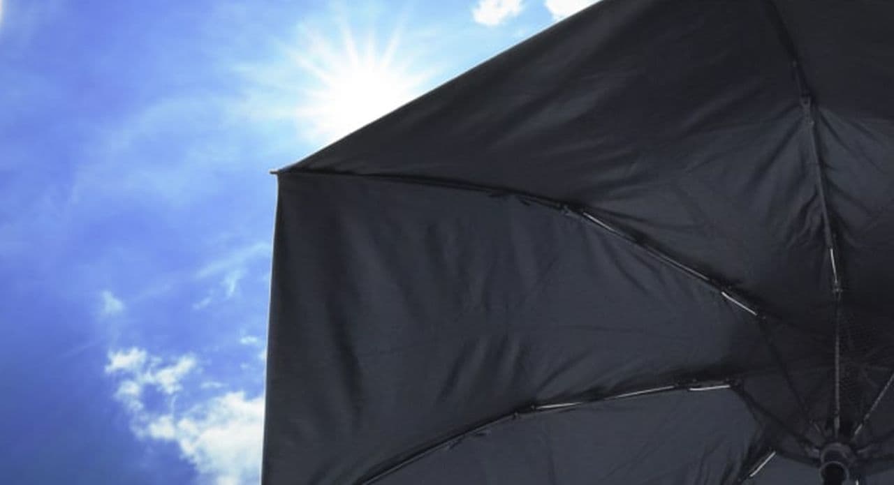 ファンが付いた涼しい日傘「折りたたみファンブレラ」 