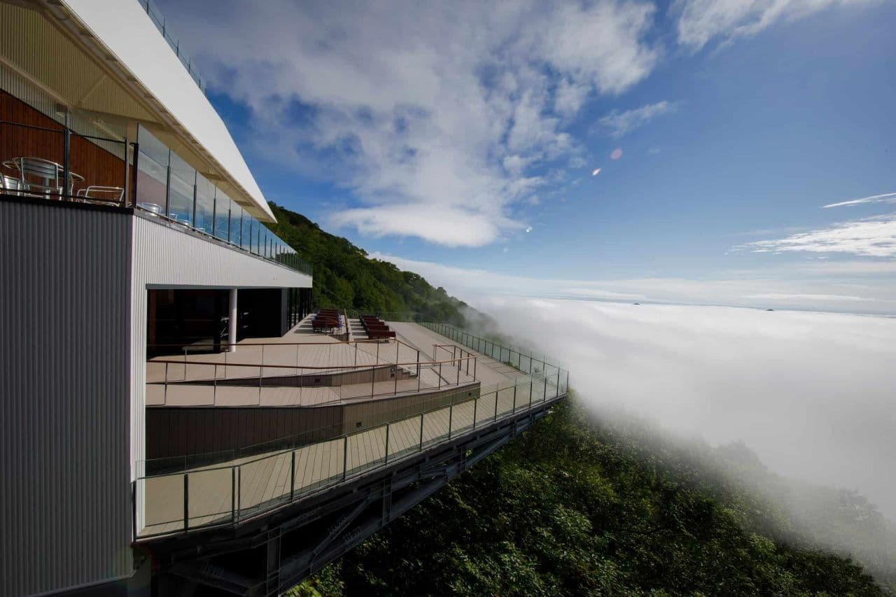 目覚めたら目の前に雲海が広がる テラスに宿泊する「雲海テラスキャンプ」 星野リゾート リゾナーレトマムで実施