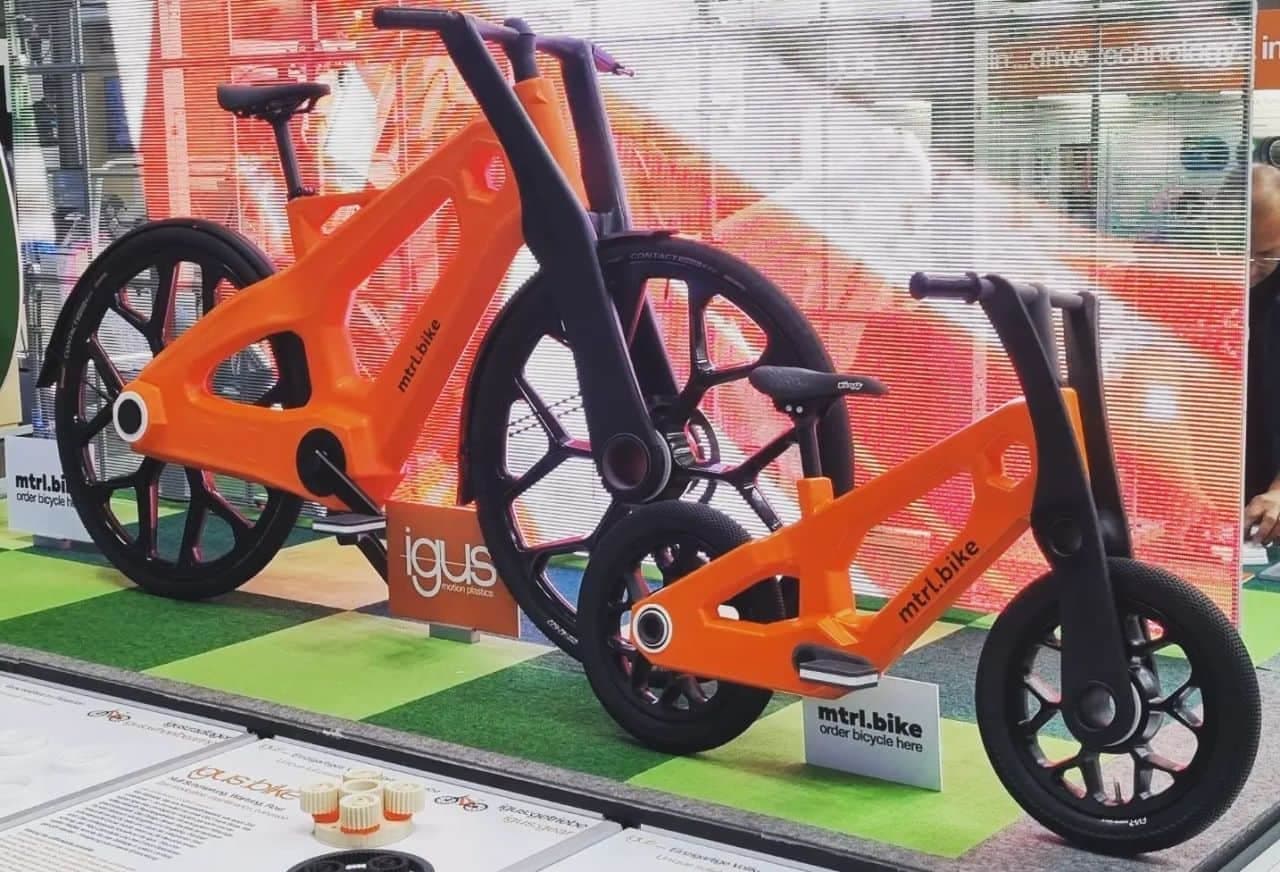 廃プラスチックのリサイクル素材で製造された自転車