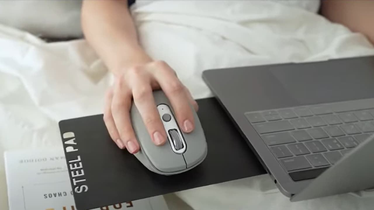 狭い場所でもマウスを使いやすい ノートPCの裏面に貼る「スライドマウスパッド」Makuakeに登場