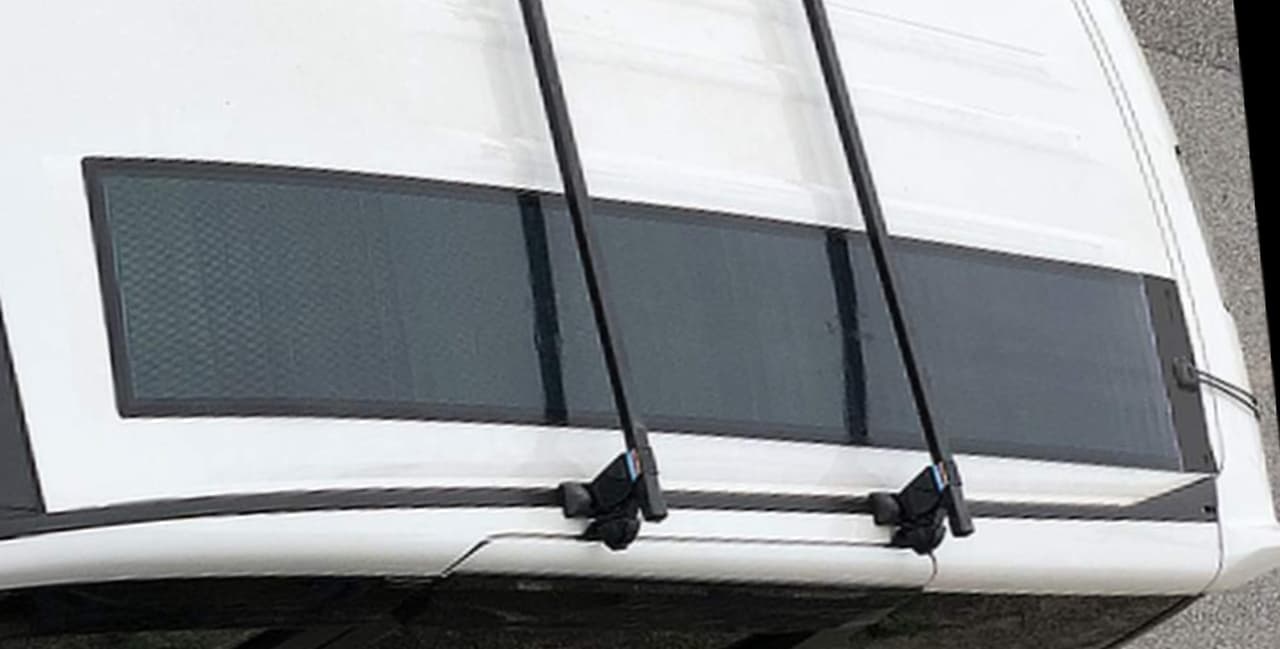 ルーフにマグネットで装着するソーラーパネル「マグフレックスソーラー 03シリーズ」2022年モデル発売
