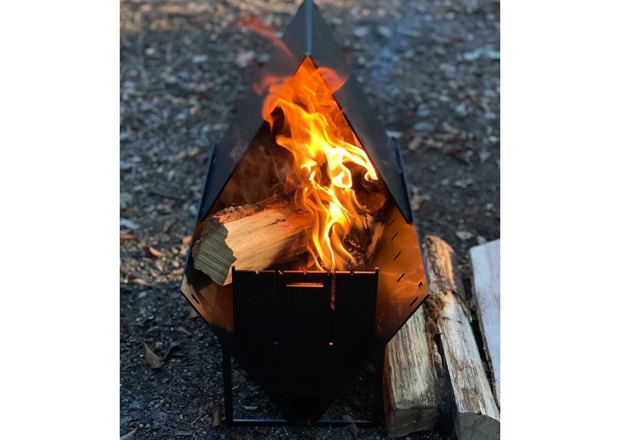 窯としても使える焚き火台「BONKIT」 キャンプで窯料理やピザを楽しめる もちろん鉄板焼きも