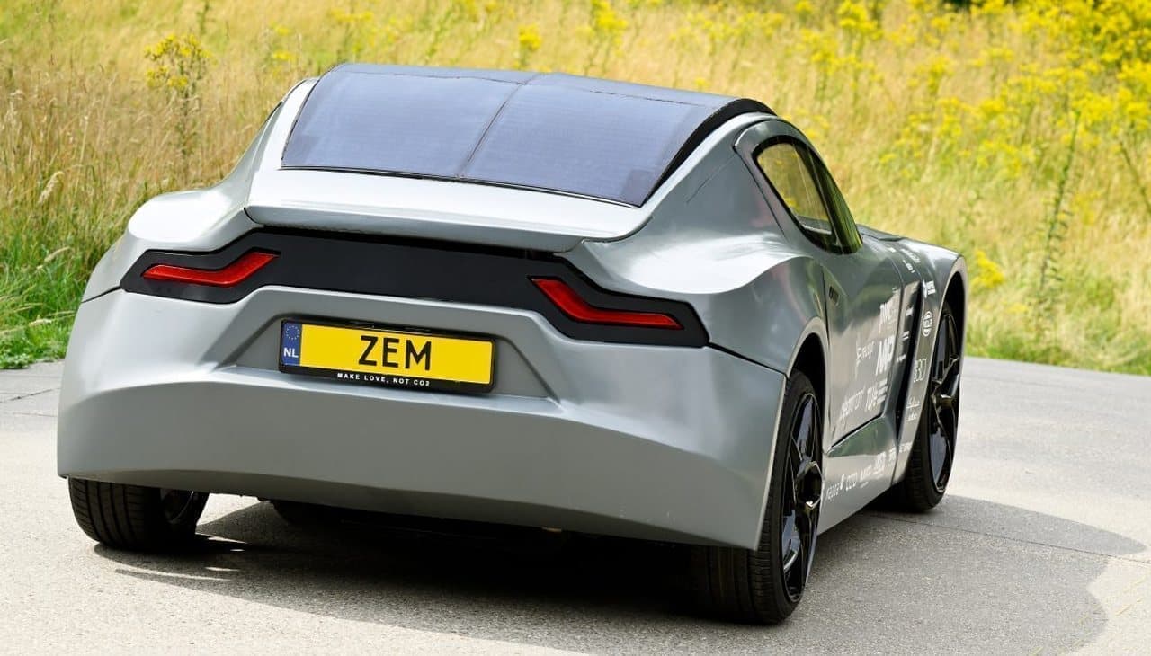 走りながらCO2を吸収する電気自動車「ZEM」（プロトタイプ） アイントホーフェン工科大学の学生らが公開