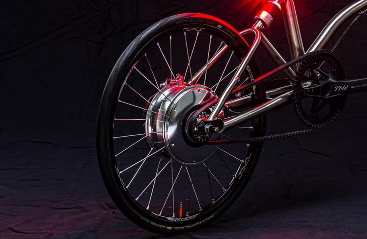 “ほぼ充電が要らない電アシ”で知られるVELLOが世界最軽量を謳う9.9kgの折り畳み電動アシスト自転車を開発