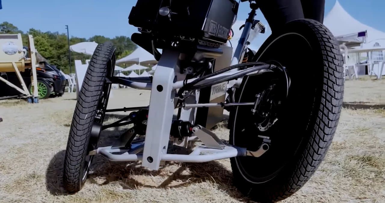 ペダルを漕いで発電して走る3輪電動バイク「Mean Lean Machine」 Arcimotoが最新プロトタイプを発表
