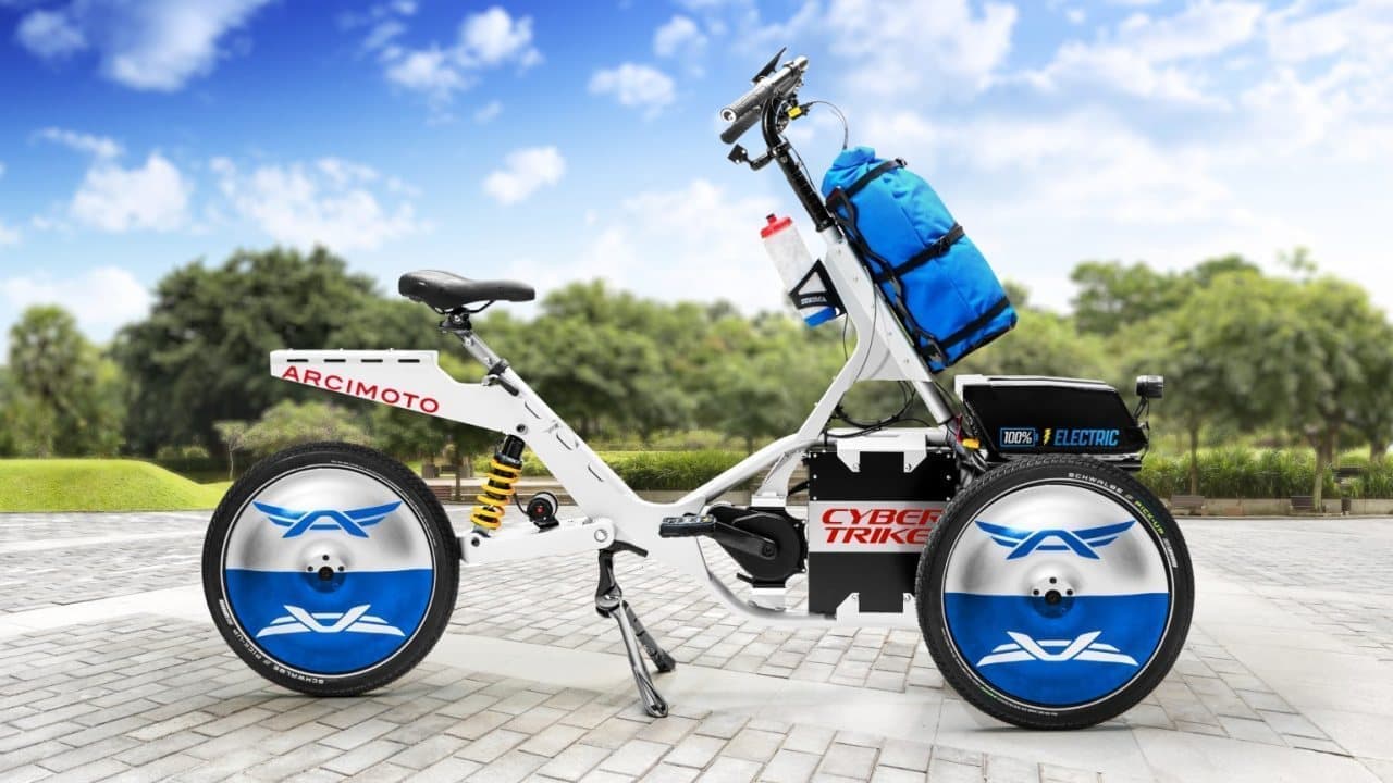 ペダルを漕いで発電して走る3輪電動バイク「Mean Lean Machine」 Arcimotoが最新プロトタイプを発表
