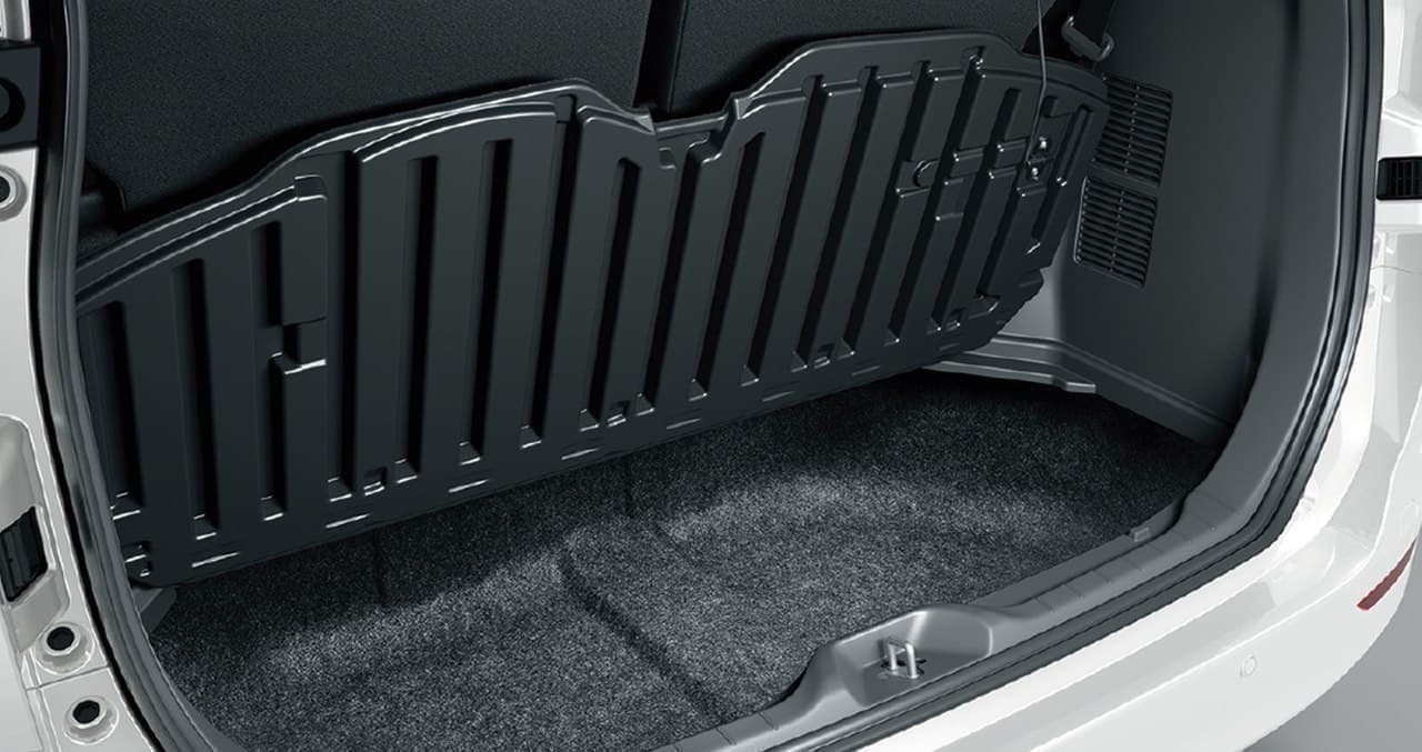 スズキ 3列シートのミニバン 新型「ランディ」を発売