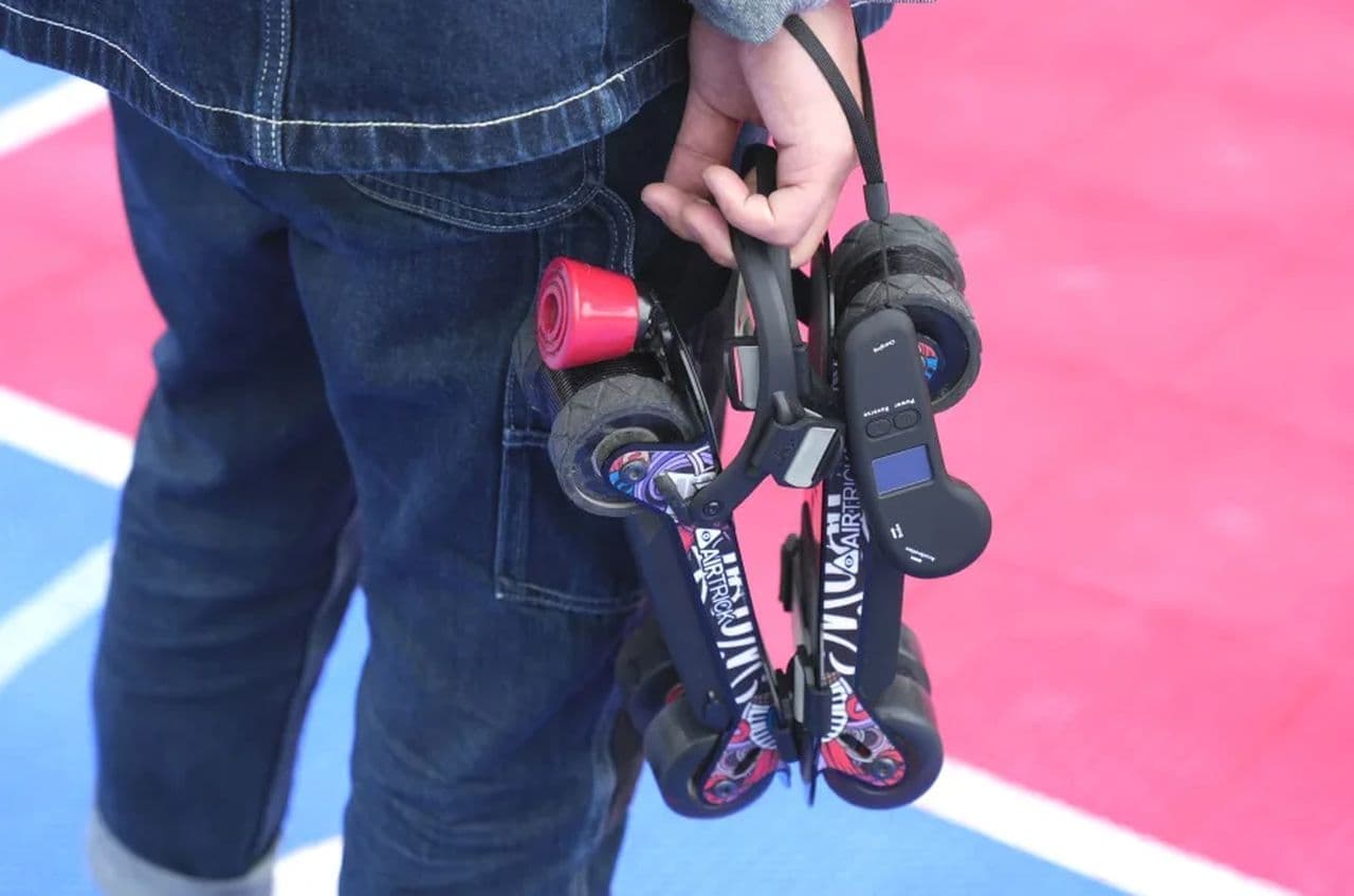 スニーカーに取り付ける電動ローラースケートAirtrick E-Skates「A1シリーズ」
