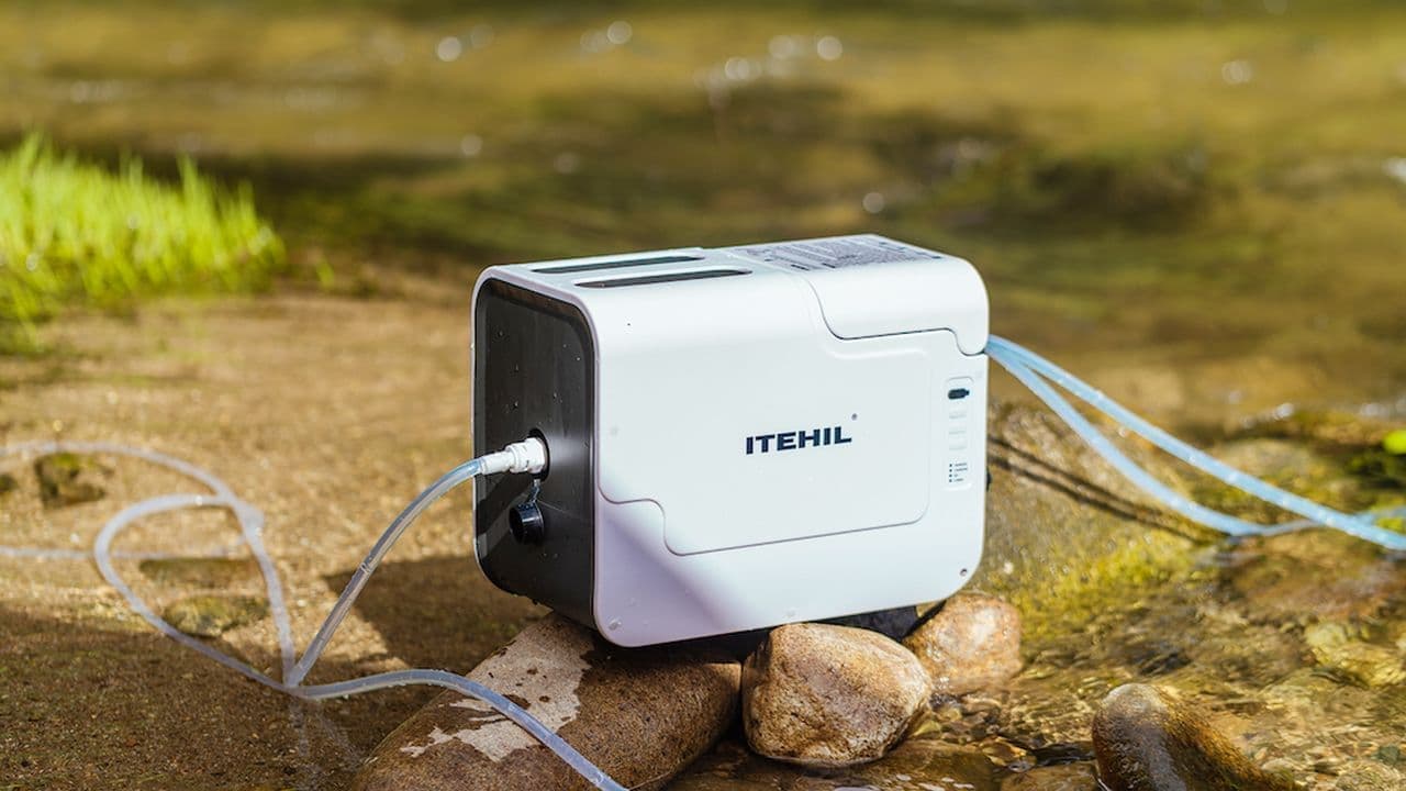 キャンプで水をジャバジャバ使える浄水器「ITEHIL」 バッテリーを内蔵していてフル充電すれば40L浄水できる