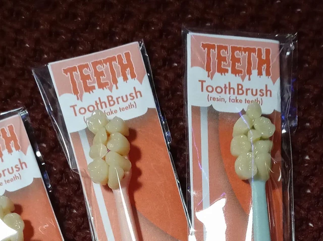 ヘッドにブラシではなく歯を取り付けた歯ブラシ「歯 歯ブラシ」　歯科医師0人が推薦したとか しないとか
