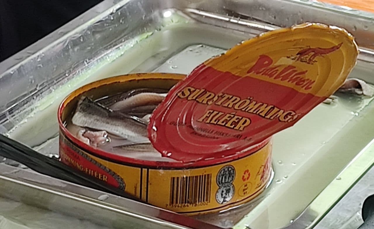 世界一臭い缶詰「シュールストレミング」っておいしい！？　ポイントは調理方法でした