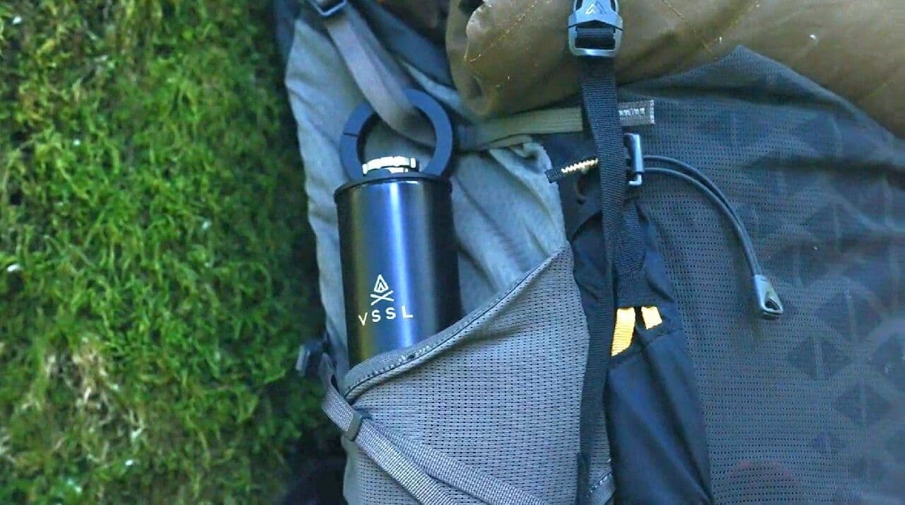 スピーカー付きのドリンクボトルVSSL「Insulated Flask」 キャンプやハイキング 釣りにぴったりなアウトドアギア