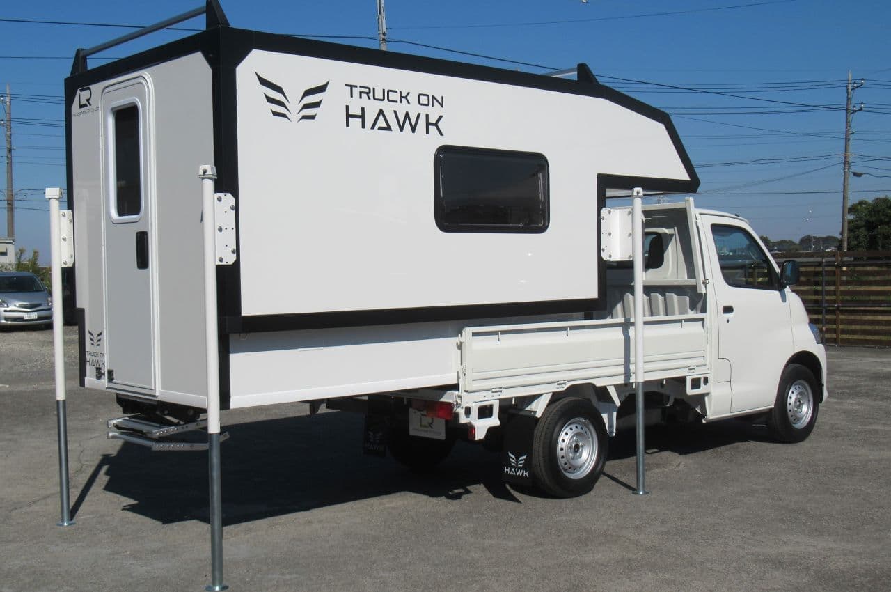 トヨタ「タウンエース トラック」をキャンピングカーに 荷台に載せる「TRUCK ON HAWK」