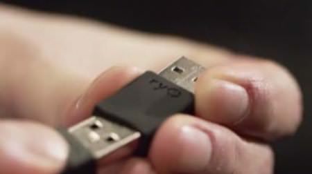 人も USB も裏表がないとイイ、“USB の向き”がなくなる「ryo adapter」
