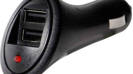 車内にあると便利、USBの向きを気にせず挿せるスマホ充電器「OWL-CCU1MUB15-BK」