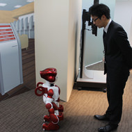 銀行員もロボットに―「エミュー3」や「ナオ」が案内役