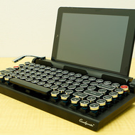 iPadがタイプライターに変身―レトロなBluetoothキーボード「QWERKYWRITER」