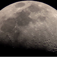 この月のクレーターも「iPhoneで撮影」―スマホを天体望遠鏡に変える「PalPANDA」