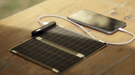 「世界でもっとも薄い」太陽光充電器、ソーラーペーパー