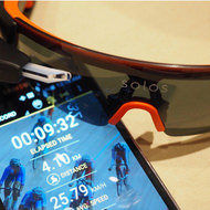 自転車乗りのためのスマートグラス「ソロス」―走行速度やペースを視界に表示