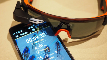 自転車乗りのためのスマートグラス「ソロス」―走行速度やペースを視界に表示