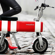 都市生活者のための小型電動バイク「Motochimp」…60分の充電で最大60キロ走行可能