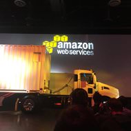 アマゾン、100京バイトもの巨大データを転送する方法を発明―「トラックで運ぶわ」