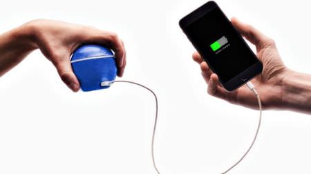 発電するパワーボール「HandEnergy」…手首を鍛えながらスマートフォンに充電できる