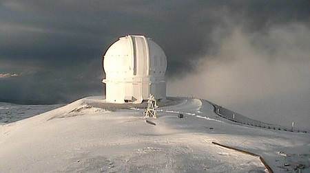 南の島ハワイの「雪景色」―すばる望遠鏡のまわりは銀世界に