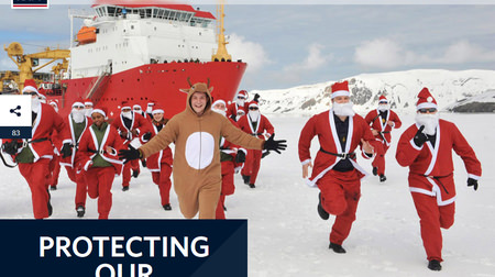 英国海軍の公式サイト、完全にクリスマス気分に