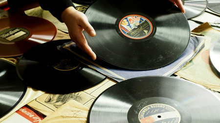 2万枚のアナログレコードを救え、東京藝大がクラウドファンディング