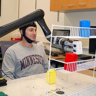 頭で考えるだけで、ロボットアームを動かせる…ミネソタ大学の研究者が実験に成功