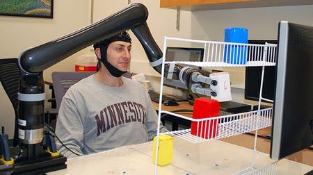 頭で考えるだけで、ロボットアームを動かせる…ミネソタ大学の研究者が実験に成功