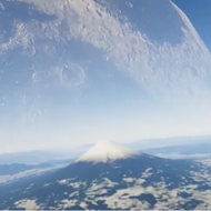 日本海に「原寸大の月」を置くとどうなる？―衝撃のVRが公開