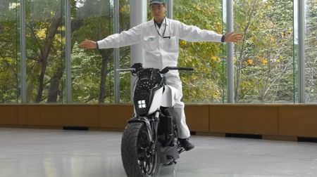 ホンダ、自立するバイク「Honda Riding Assist」を公開…「感情エンジン」を搭載した「Honda NeuV」も