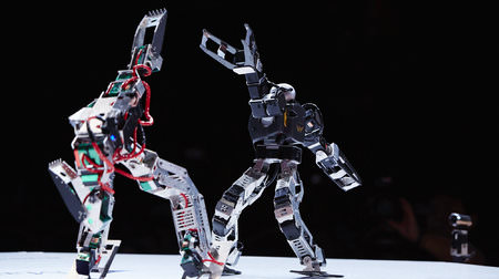自分で考え戦う、2足歩行ロボットの格闘大会「ROBO-ONE auto」が初開催