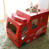 ネコ、出動！…特殊災害対策車デザインの「猫さんのつめとぎ消防車『HAZ-MAT KOBE119』」販売開始