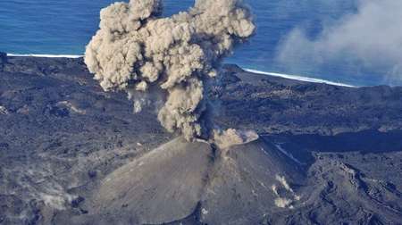 西之島また噴火！―写真と動画が豊富な「海域火山データベース」で成長を振り返ろう